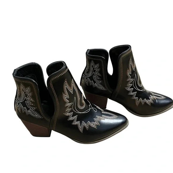 Women’s Black and Gold Western Booties - Picture 3 of 7